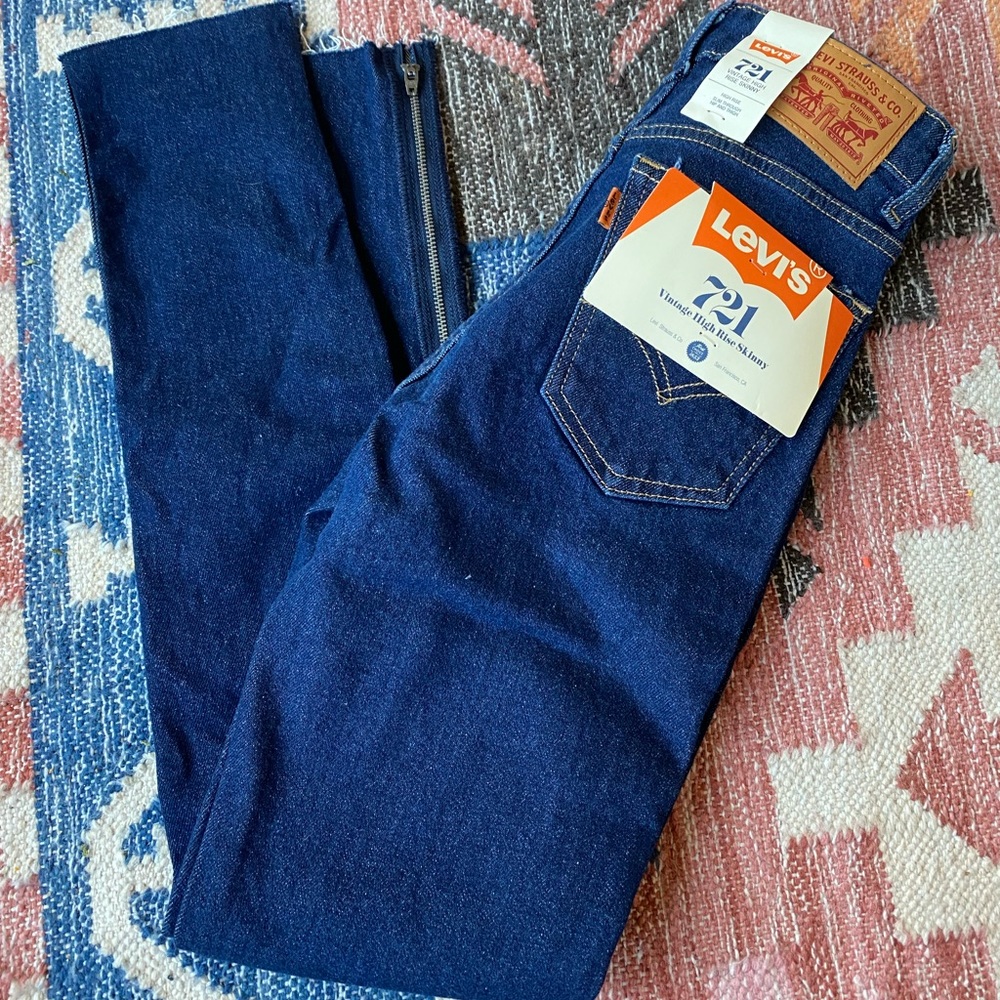 721 Levi’s vintage high rise skinny zipper hem